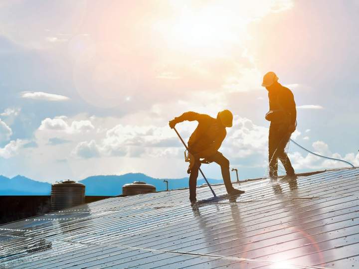 Les professionnels qu’il vous faut pour le nettoyage de vos panneaux solaires 